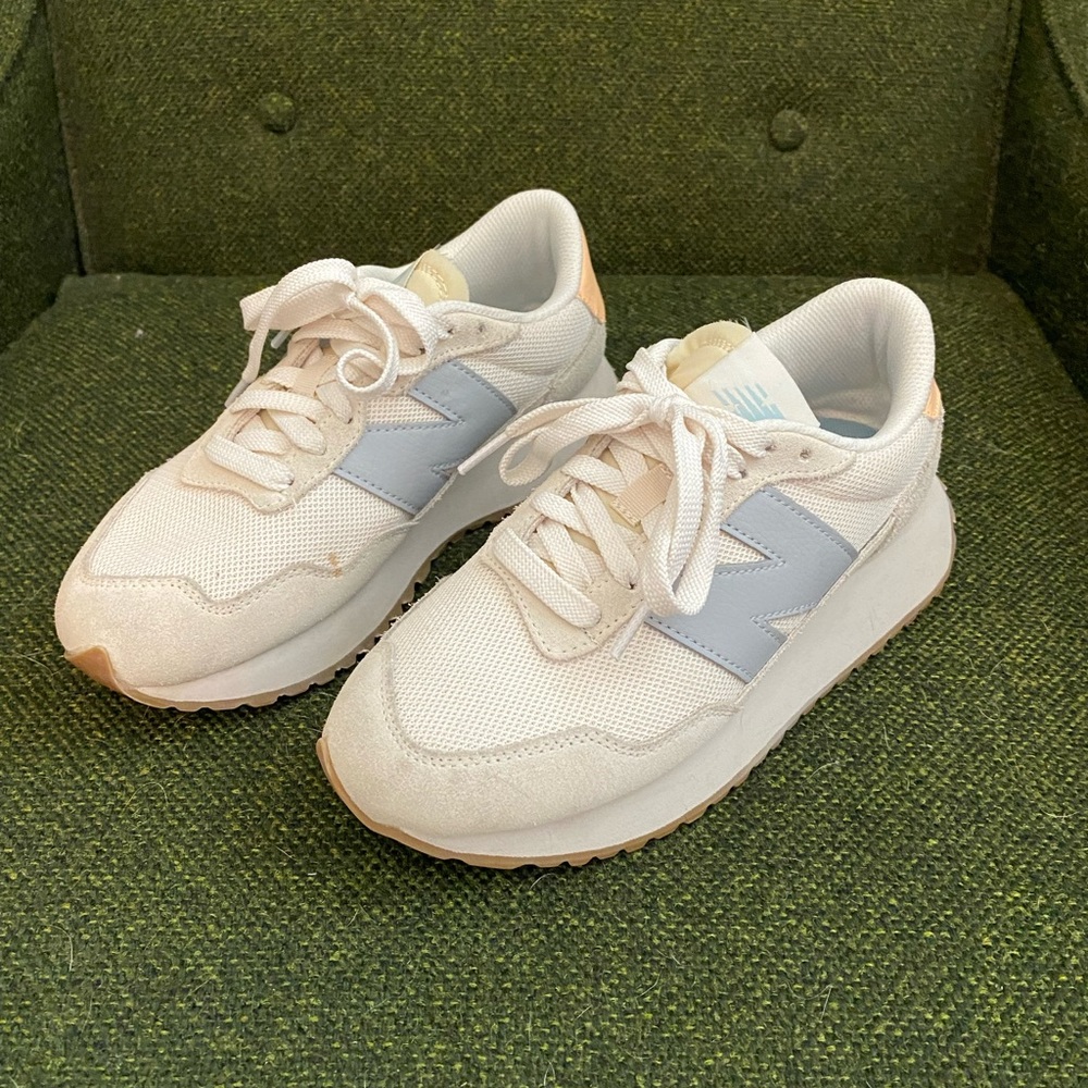 New Balance 237